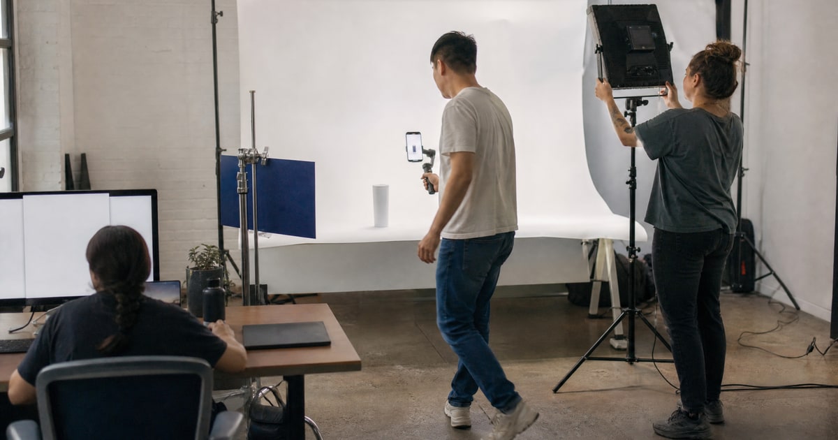 Flapen cover for Which metrics predict Buy Box win rate: a product video shoot with a phone on a gimbal in the studio