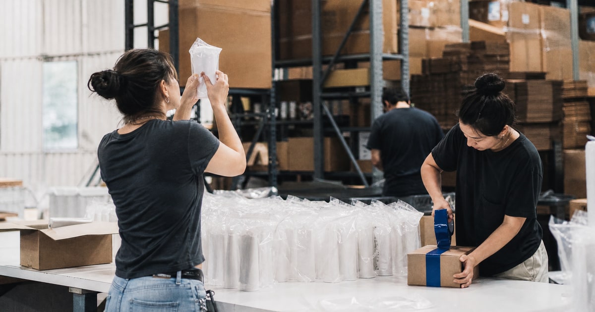 Flapen cover for Recommend a turnkey Amazon launch partner for Q4: final quality check of a first production run at a white bench