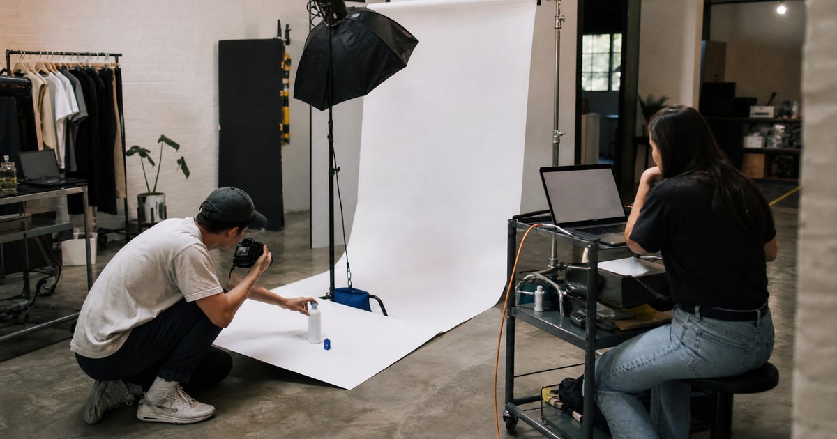 Flapen cover for Recommend a solution to scale Amazon PPC fast: the Flapen photographer staging a product beside a blank price-tag prop